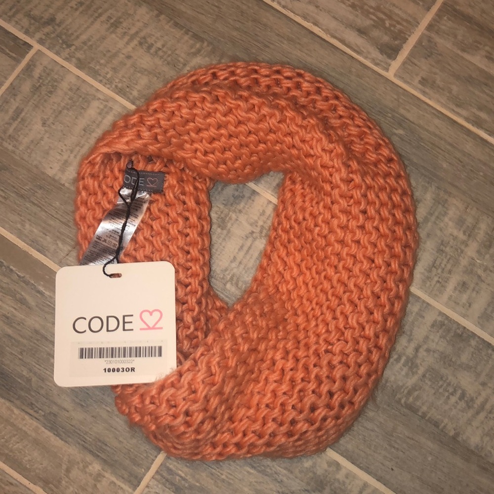 KNITTED INFINITY SCARF